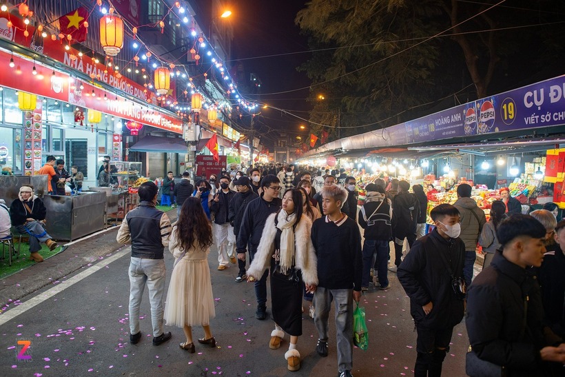 Đi lễ đền Phủ đầu năm là nét đẹp trong văn hóa của người Việt Nam nói chung và người dân Thủ đô nói riêng. Người dân đi lễ Phủ đầu năm để cầu mong gia đình hạnh phúc, công danh thành đạt, buôn bán thuận lợi và vạn sự như ý.