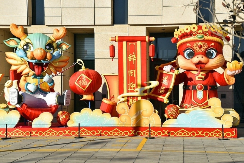 Nhiều nơi tại TP.Bắc Kinh cũng được trang trí các mô hình linh vật rắn, chào mừng năm mới Ất Tỵ 2025.