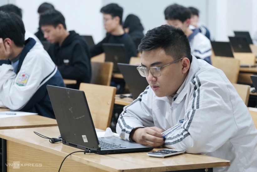 Thí sinh thi đánh giá tư duy đợt 1 tại Đại học Bách khoa Hà Nội vào ngày 18/1. Ảnh: VnExpress