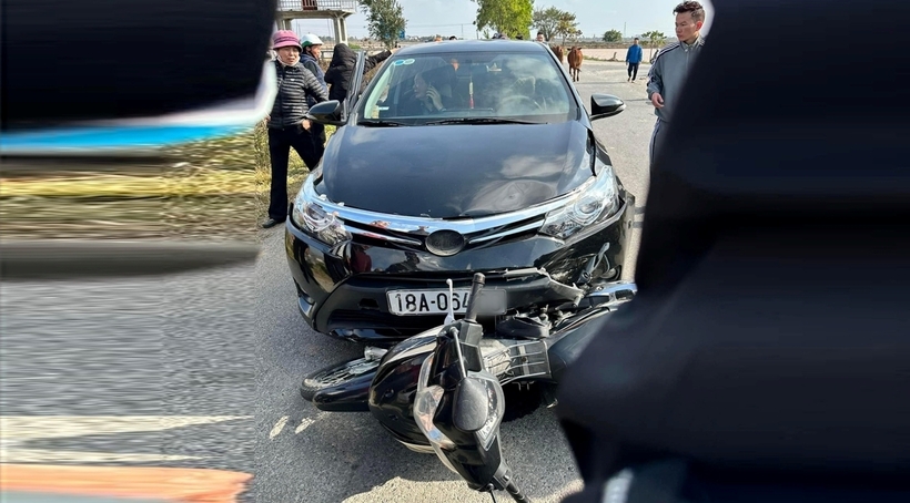 Hiện trường vụ va chạm giữa ô tô và xe máy, người phụ nữ bị văng xuống sông. Ảnh: VietNamNet