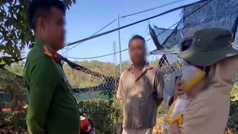 Lực lượng công an xác minh vụ việc. Ảnh: Pháp luật TP.HCM