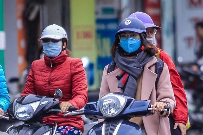 Bộ Y tế khuyến cáo người dân hạn chế ra ngoài trời lanh, đặc biệt từ 9h tối đến 6h sáng. Ảnh minh họa
