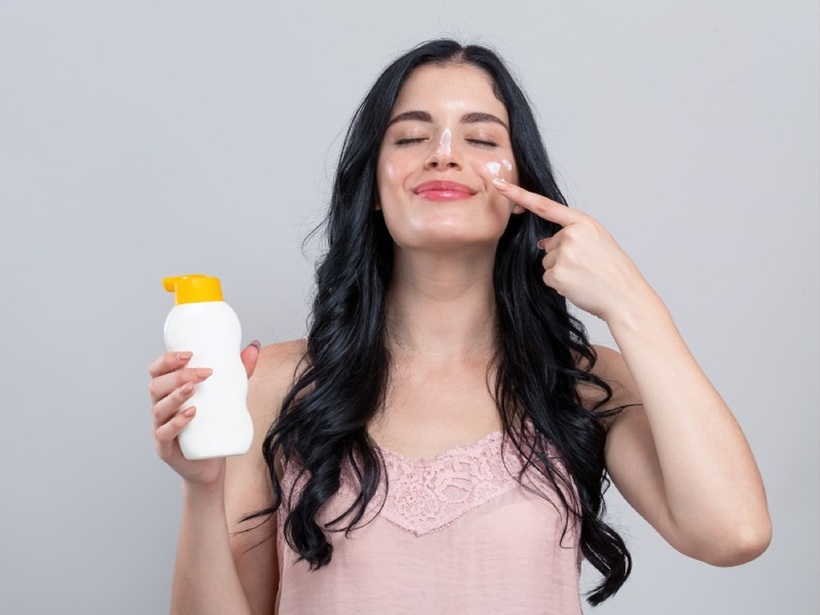 Dưỡng ẩm là bước không thể thiếu.