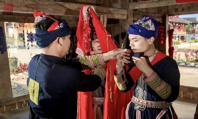 Tái hiện một lễ cưới truyền thống của người Dao đỏ.