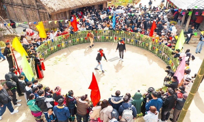 Lễ hội còn có nhiều trò chơi dân gian cho khách du lịch trải nghiệm.