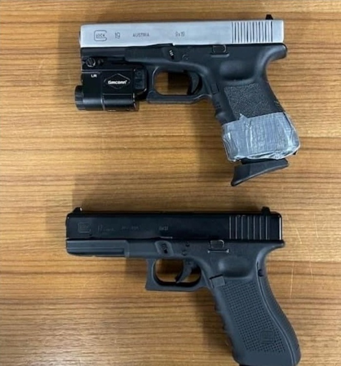 Súng nước được ngụy trang thành vũ khí thật. Ảnh: Fox News.