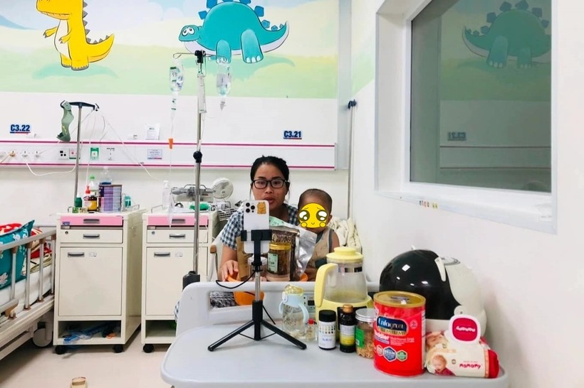 Chị Lê Thị Thu Hòa và bé Minh Hải (hay còn gọi là Bắp). Ảnh: Phụ nữ số.