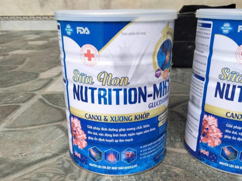 Hộp sữa bên ngoài ghi "Sữa non", được quảng cáo là bổ sung canxi, tốt cho xương khớp.... Ảnh: Dân Trí