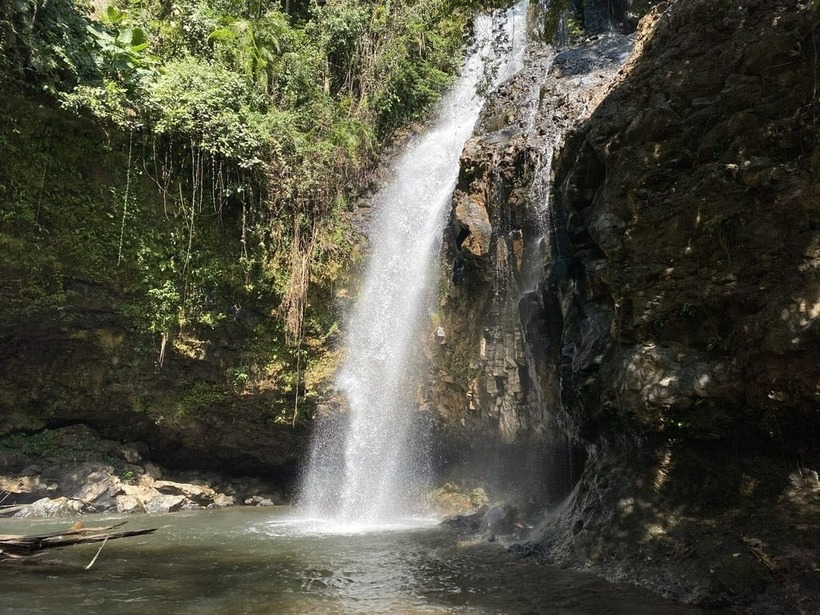 Thác nước hùng vĩ giữa đại ngàn