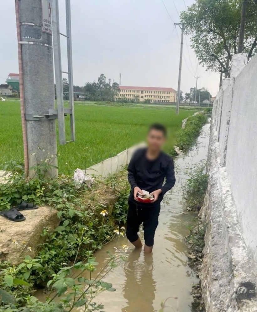 Bị can Phạm Khánh Ph. cùng tang vật. Ảnh: Bảo vệ Pháp luật