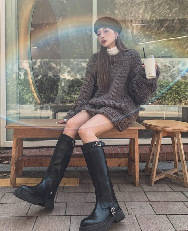 Áo len oversize phù hợp với nhiều phong cách khác nhau