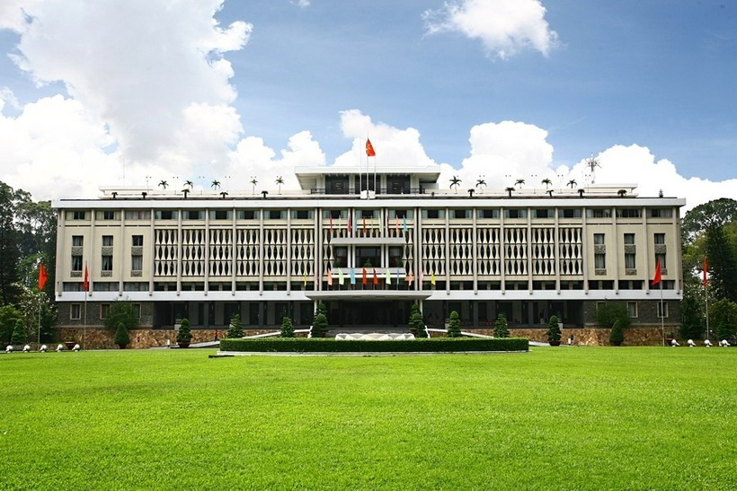 Dinh Độc Lập tên gọi trước đây là Dinh Norodom được khởi công ngày 23/2/1868 do kiến trúc sư Hermite phác thảo.