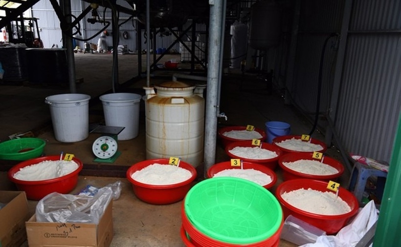 Các vật dụng dùng để sản xuất ma túy. (Ảnh: Cơ quan công an)