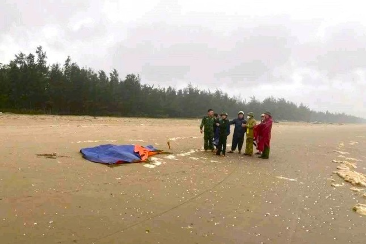 Thi thể người đàn ông được phát hiện đang phân hủy. Ảnh: Tiền Phong