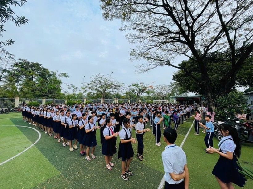 Học sinh khối lớp 5 một trường tiểu học sẽ đăng ký tuyển sinh trực tuyến trên cổng thông tin truyển sinh.