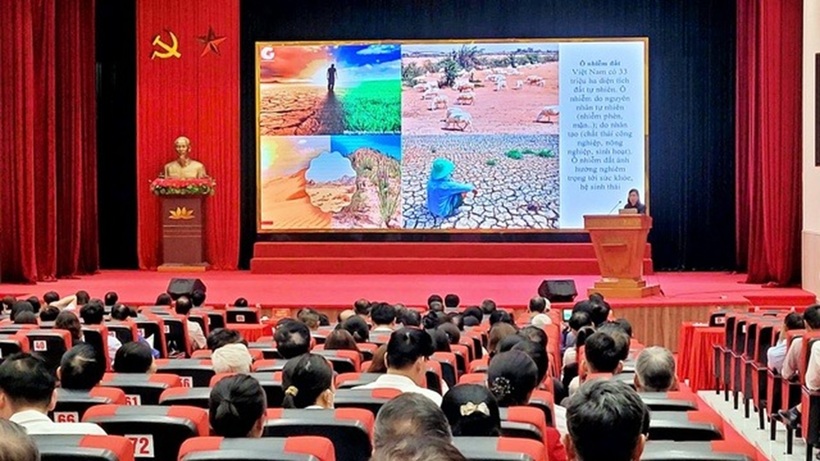 Hội nghị thu hút hơn 400 đại biểu tham dự.