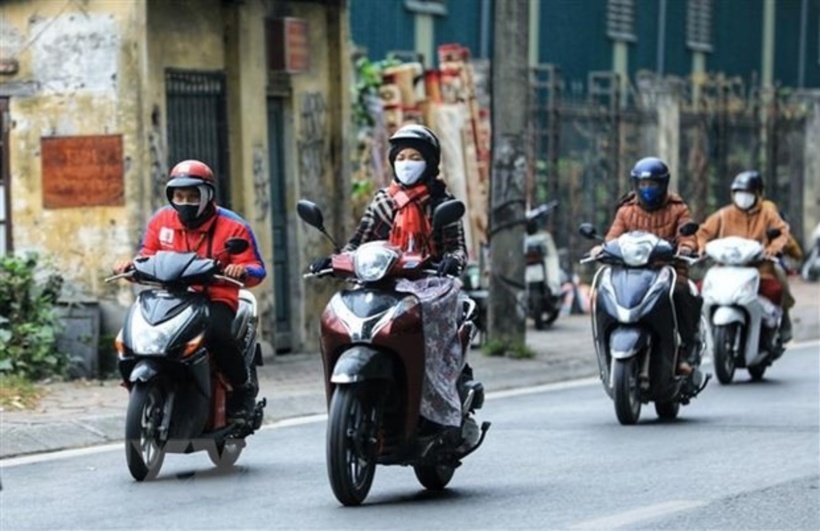 Dù nhiệt độ miền Bắc tăng dần nhưng do ảnh hưởng của đợt không khí lạnh tăng cường, trời vẫn rét buốt vào đêm và sáng sớm. Ảnh minh hoạ.