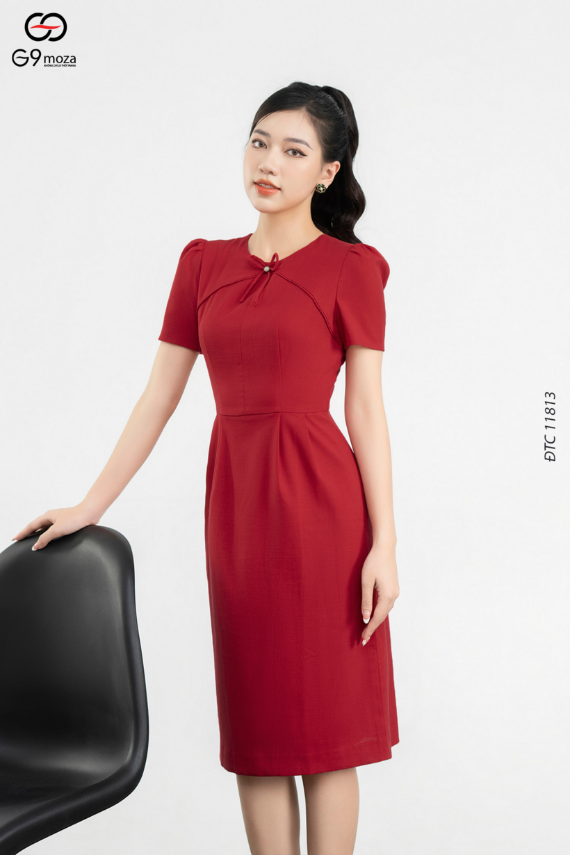 Những chiếc váy đỏ giúp vẻ ngoài trở nên nổi bật, tôn da sáng hơn và còn ghi điểm ở sự sang trọng, sắc sảo.