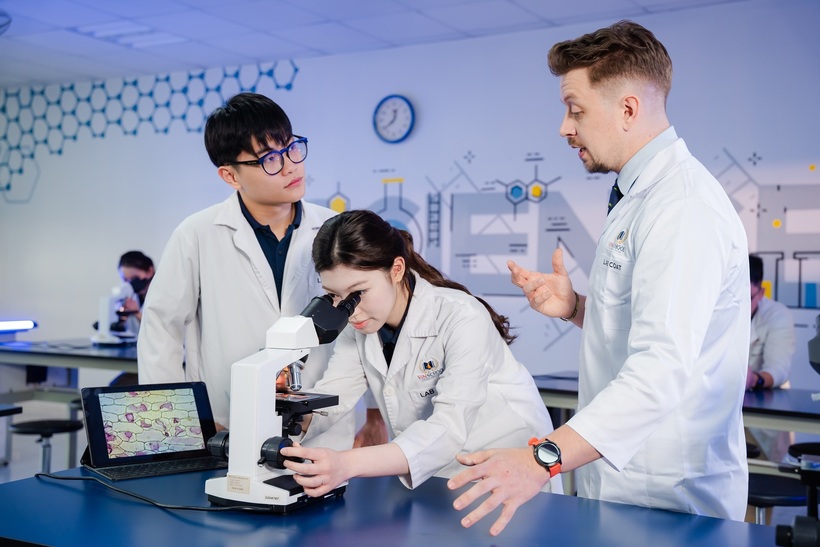 Học sinh Vinschool được khuyến khích tự học, tự nghiên cứu, sáng tạo và được cố vấn học tập đồng hành xuyên suốt các năm THPT.