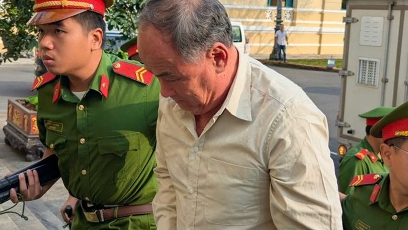 Cựu Chủ tịch UBND tỉnh An Giang Nguyễn Thanh Bình tại phiên tòa. Ảnh: Tiền Phong