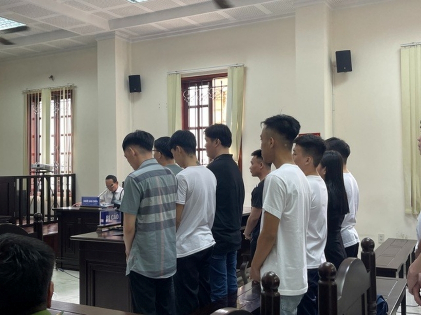 Các bị cáo tại tòa. Ảnh: Người Lao Động