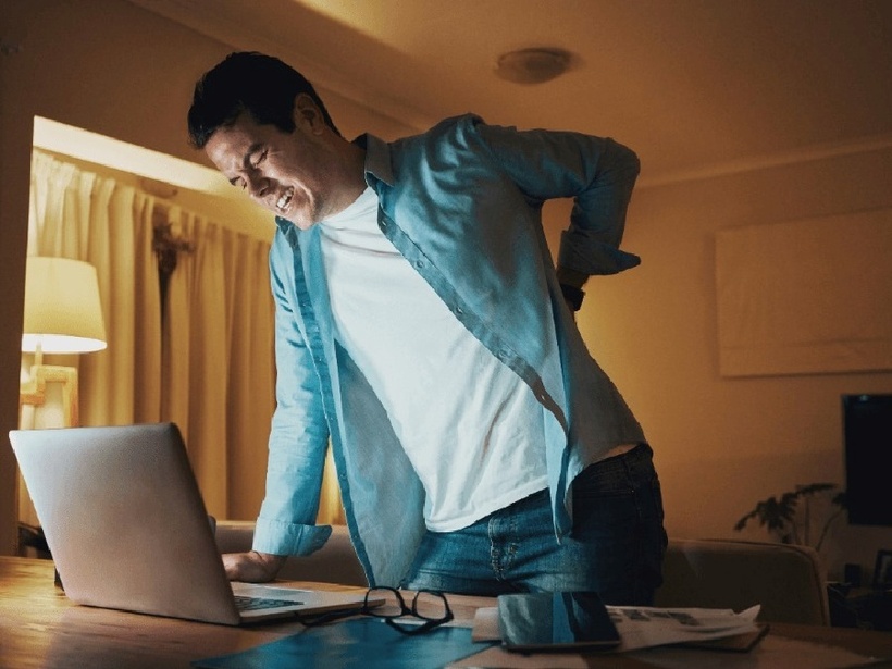 Đau lưng có thể liên quan đến nhiều vấn đề sức khỏe, trong đó có bệnh thận.