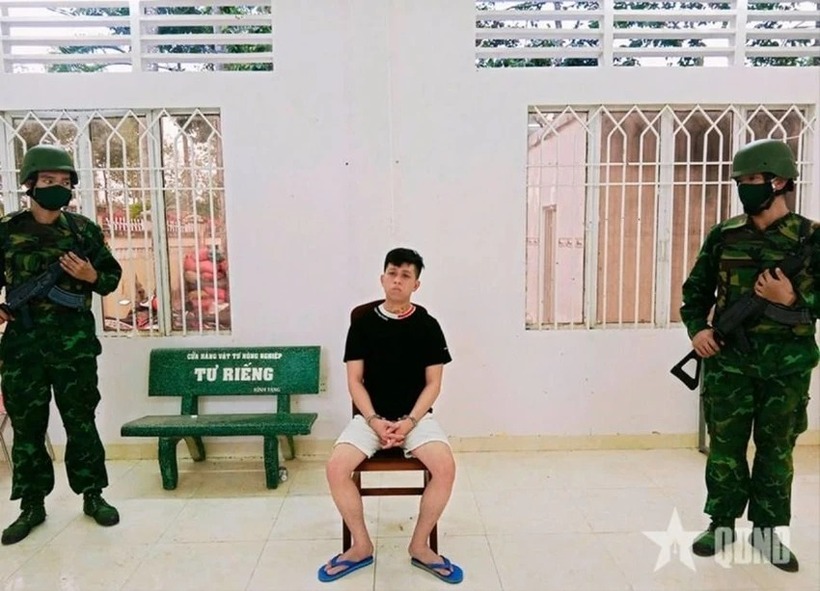Đỗ Minh Quân bị lực lượng Biên phòng bắt giữ. (Ảnh: BPLA)