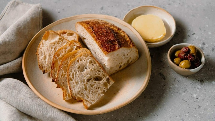 Bánh mì có chứa những chất như protein biến đổi gene, gây ra các triệu chứng của sự mệt mỏi liên tục và hiện tượng thừa cân.