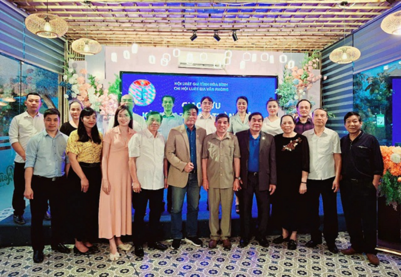Các hội viên Chi hội Văn phòng tham dự buổi gặp mặt.