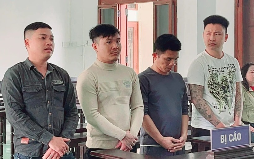 Các bị cáo tại phiên tòa. Ảnh: PLO.