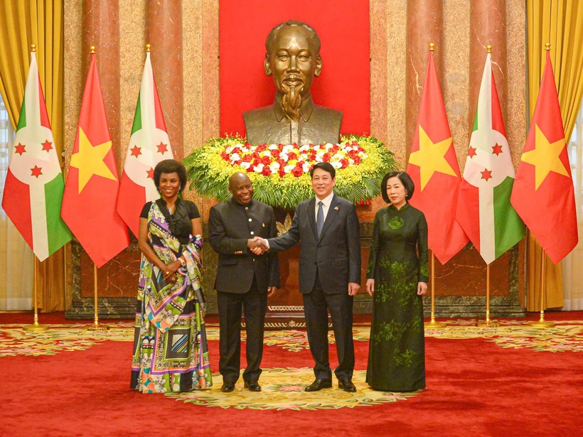 Chủ tịch nước Lương Cường và Tổng thống Burundi Évariste Ndayishimiye cùng 2 Phu nhân.