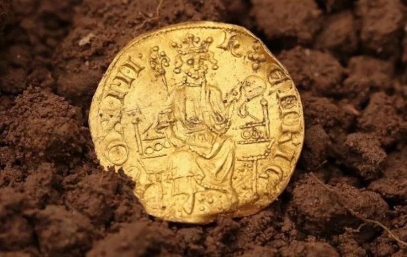 Đồng xu vàng được tìm thấy.