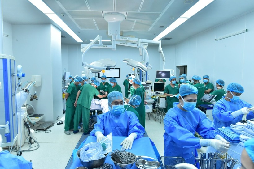 Toàn bộ quy trình từ lấy, vận chuyển đến ghép tạng được thực hiện chính xác, kịp thời. Ảnh: Báo Tin Tức