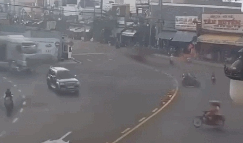 Hiện trường vụ tai nạn. Ảnh cắt từ clip