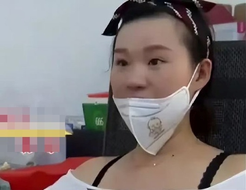 Sau rất nhiều lần đôi co, tranh cãi, cuối cùng cô Jiang cũng chấp nhận trả lại tiền. Ảnh: Tri thức và Cuộc sống.