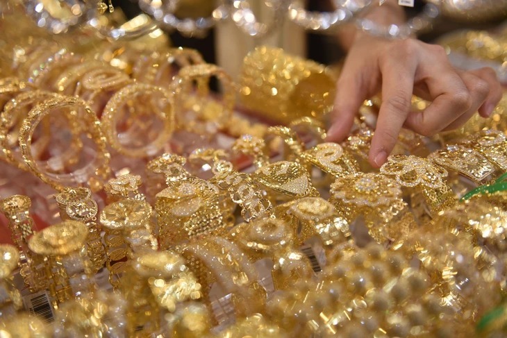 Giá vàng chiều nay (9/4): Tăng thẳng đứng, lên lại mức 102 triệu đồng/lượng. (Ảnh: Tuổi trẻ)