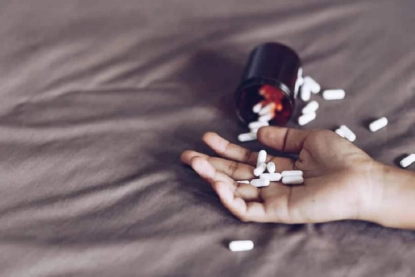Mâu thuẫn với bạn trong lớp, nữ sinh 13 tuổi uống paracetamol tự tử. Ảnh minh họa.