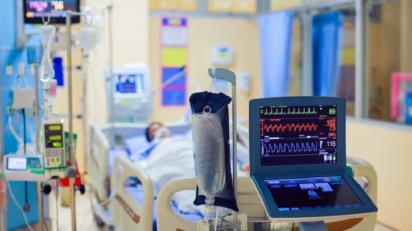 Bạn trai hôn ở 1 vị trí khiến cô gái ngất xỉu liệt nửa người, bác sĩ cảnh báo hành động nguy hiểm. Ảnh minh họa.