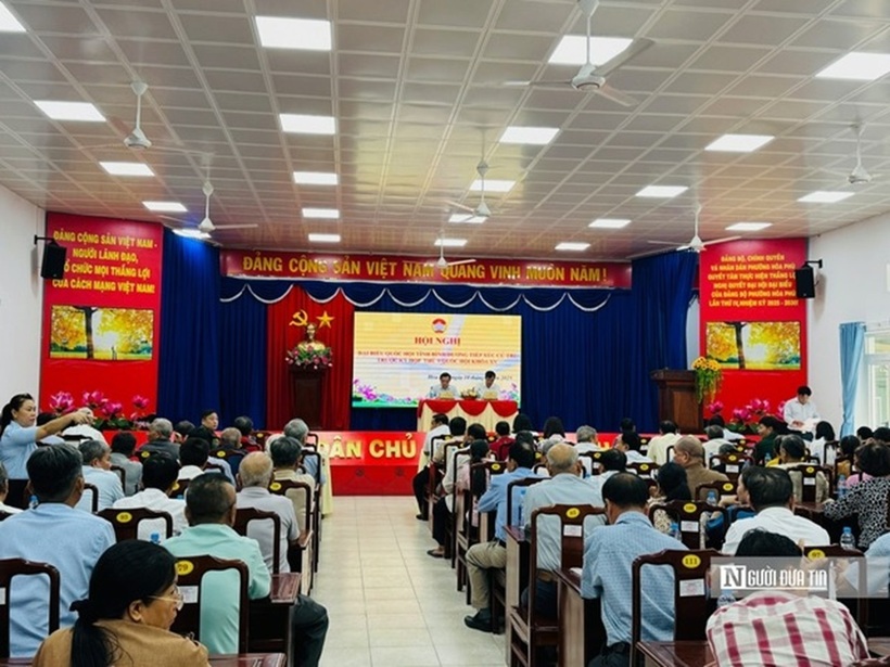 Đại biểu Quốc hội tiếp xúc cử tri tại tỉnh Bình Dương.