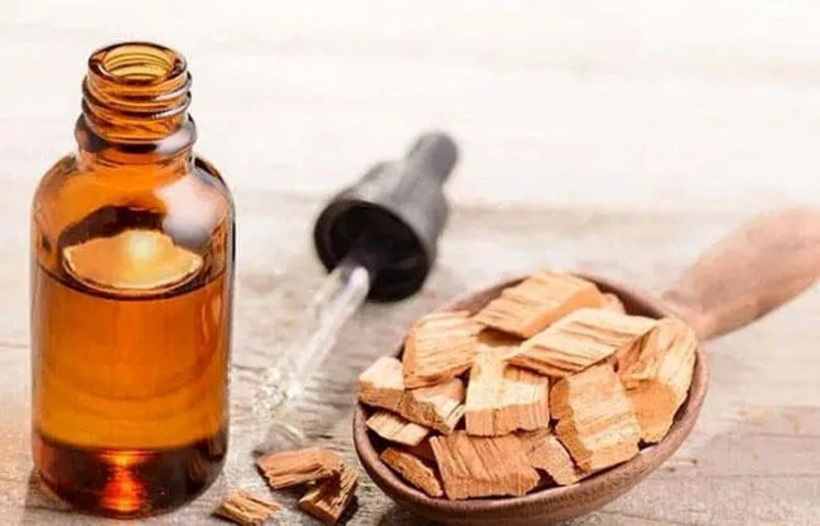 Tinh dầu thu được từ gỗ đàn hương.