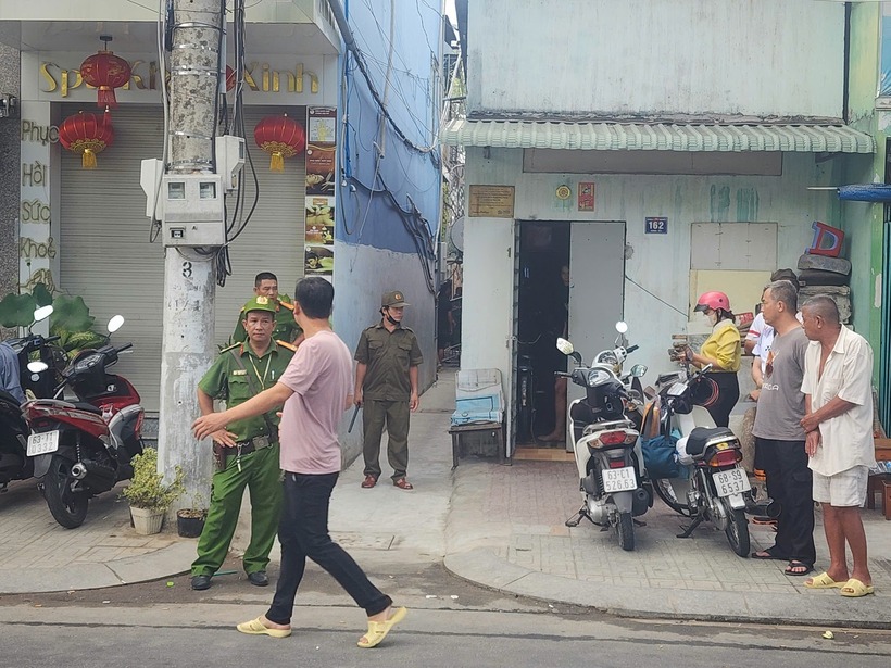 Theo thông tin ban đầu từ người dân, khoảng 1h ngày 10/4, người dân tại phường 4, TP.Mỹ Tho, tỉnh Tiền Giang phát hiện lửa phát ra từ một căn nhà trên đường Nam Kỳ Khởi Nghĩa, nối thông ra đường Yersin nên đã hô hoán mọi người dập lửa, đồng thời báo lực lượng chữa cháy.