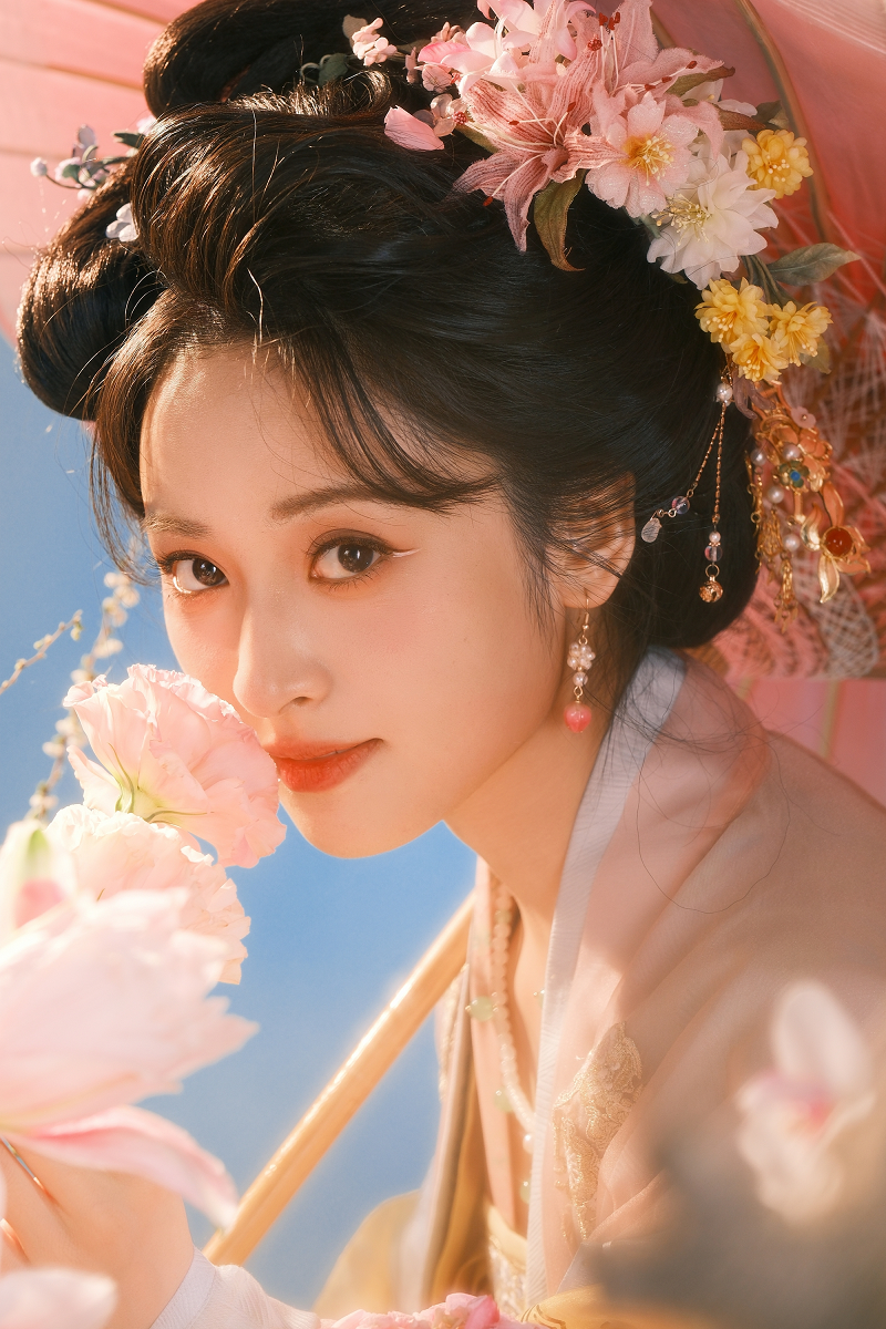 Thẩm Nguyệt nhận được nhiều lời khen trong tạo hình cổ trang.