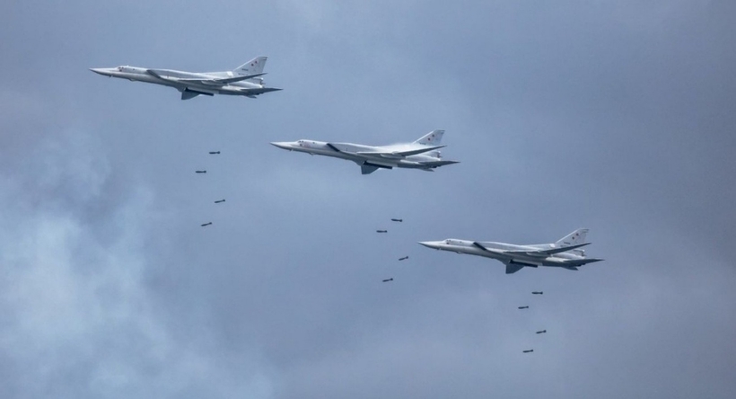 Các máy bay ném bom Tu-22M3 của Nga trong một bài diễn tập ném bom. Ảnh: Defense Express