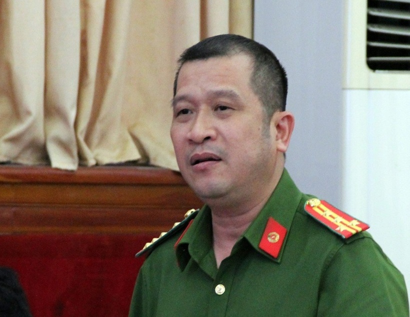 Đại tá Trần Minh Trúc thông tin về chuyên án triệt xóa xưởng sản xuất ma túy 1,4 tấn ở Nha Trang. (Ảnh: Dân trí)