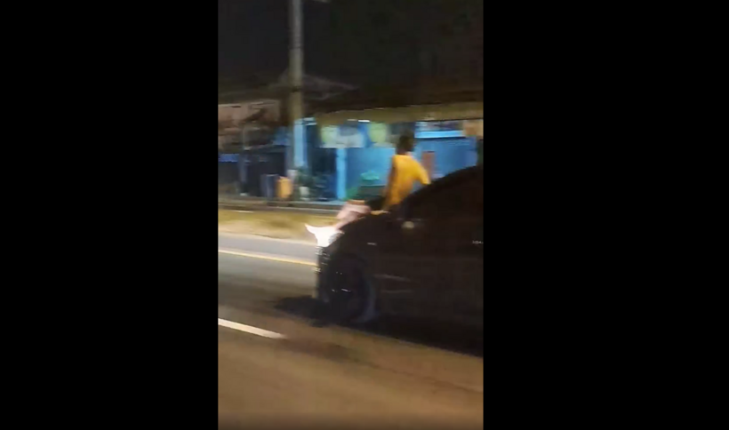 Vụ việc khiến người đi đường ngỡ ngàng. Ảnh cắt từ clip