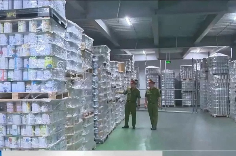 Bộ Công an vừa triệt phá đường dây làm sữa giả lớn nhất từ trước tới nay (Ảnh: Vtv.vn)