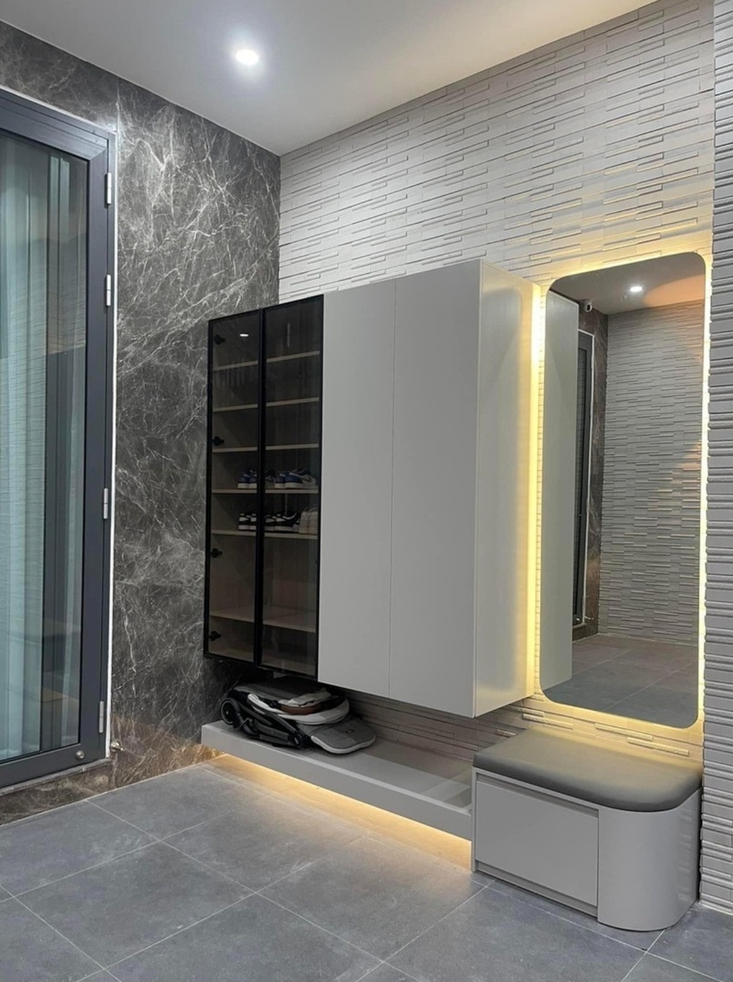 Vợ chồng Phan Mạnh Quỳnh dành nhiều tâm huyết cho tổ ấm này, chuẩn bị chu đáo từ cách trang trí không gian đến lựa chọn nội thất phù hợp.