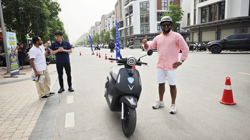 Saleh “phải lòng” xe điện VinFast ngay từ cái nhìn đầu tiên