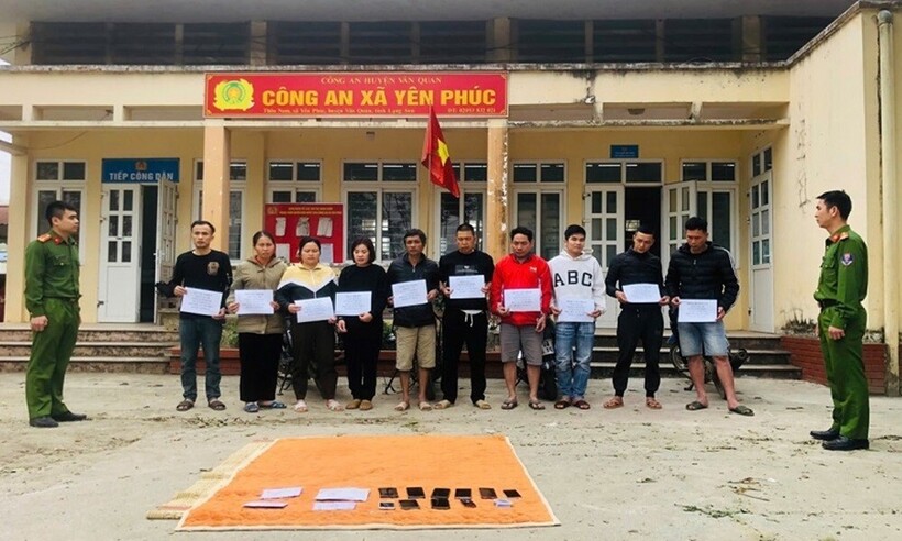 10 đối tượng đánh bạc bị bắt giữ. (Ảnh: CALS)