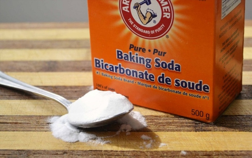 Baking soda (muối nở) là một nguyên liệu phổ biến trong các công thức vệ sinh nhà cửa nhờ tính năng tẩy rửa nhẹ nhàng mà hiệu quả. Ảnh minh họa.